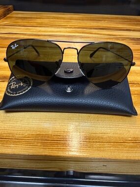 Ray-Ban Men’s Black Frame Sunglasses with Dark Green Lenses
